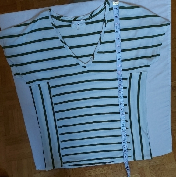 Coastal Casual Thyme & Honey Green Stripe Tee Sz Medium Lightweight Minimalist - Picture 5 of 7
